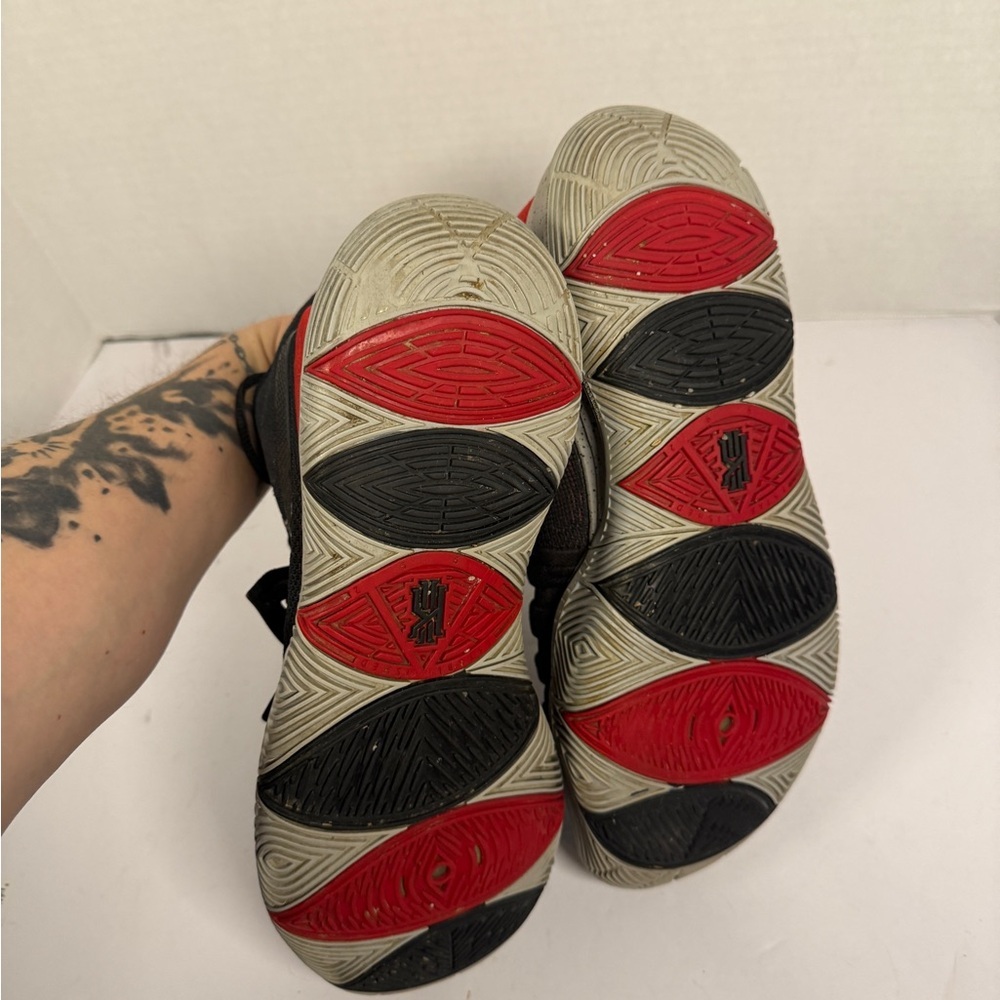 Size 11.5 - Nike Kyrie 5 EP Bred - AO2919-600 - Picture 7 of 11